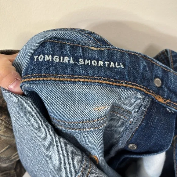 American Eagle Tomgirl Shortall Denim Blue Distressed Overalls Size Medium - Picture 10 of 11